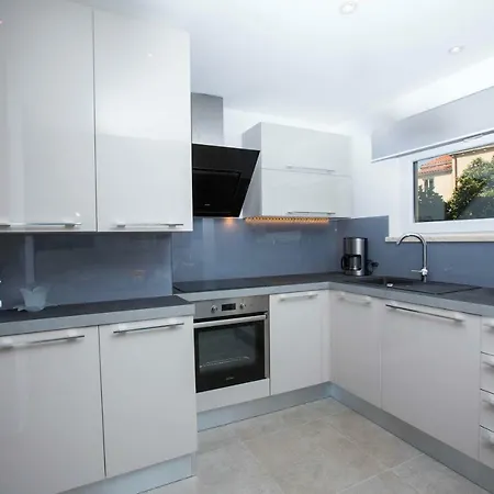 Moderna Lapad ドゥブロブニク